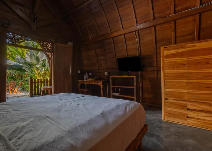 Kubu Selat And Glamping